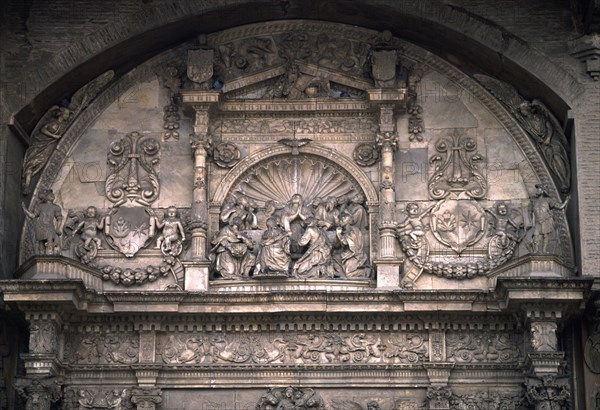TALAVERA JUAN
EXTERIOR-PORTADA PRINCIPAL-TIMPANO-PLATERESCA-1526/28
CALATAYUD, COLEGIATA DE SANTA