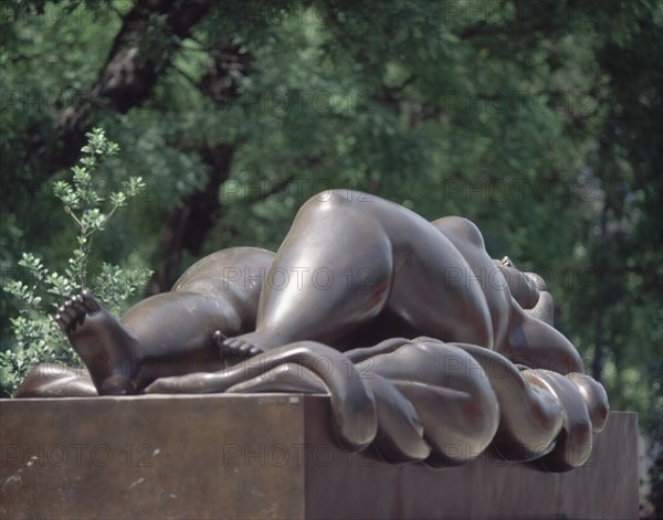BOTERO FERNANDO 1932
ESCULTURA-MUJER TUMBADA
MADRID, EXPOSICION BOTERO
MADRID

This image is