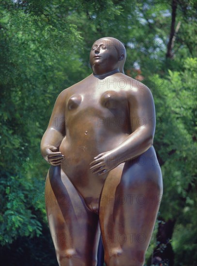 BOTERO FERNANDO 1932
ESCULTURA-MUJER DESNUDA EN PIE(FORMA PAREJA JUNTO CON OTRA