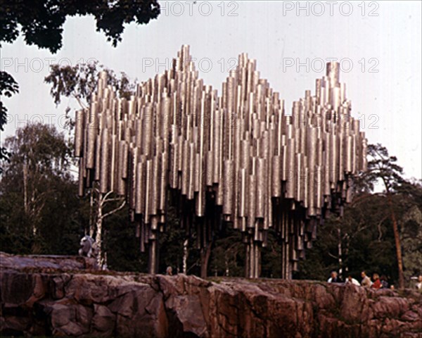HILTUNEN EILA
MONUMENTO AL COMPOSITOR JUAN SIBELIUS - 1957
HELSINKI, EXTERIOR
FINLANDIA

This