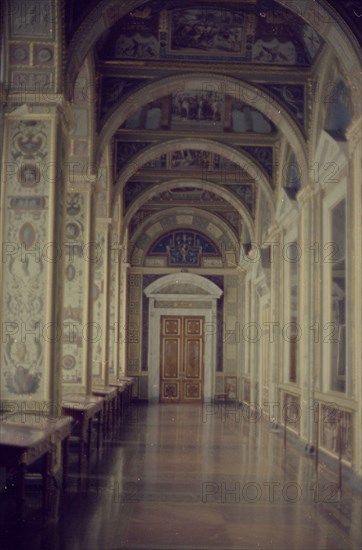 INTERIOR
SAN PETESBURGO, MUSEO ERMITAGE
RUSIA

This image is not downloadable. Contact us for
