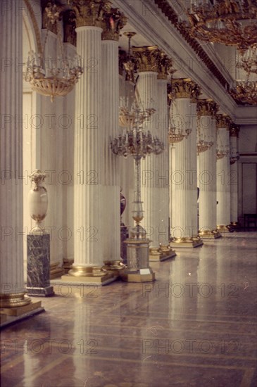 INTERIOR-COLUMNATA
SAN PETESBURGO, MUSEO ERMITAGE
RUSIA

This image is not downloadable.