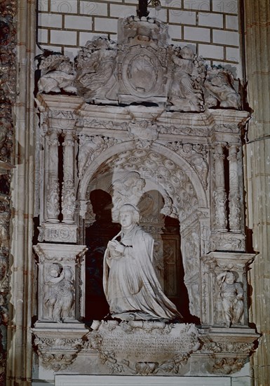 SEPULCRO DE DONA INES DE CARVAJAL
MADRID, CAPILLA DEL OBISPO
MADRID

This image is not