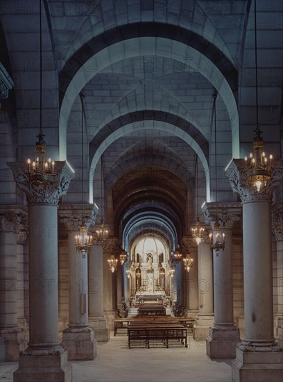INTERIOR Y AL FONDO ALTAR MAYOR
MADRID, CATEDRAL DE LA ALMUDENA
MADRID

This image is not