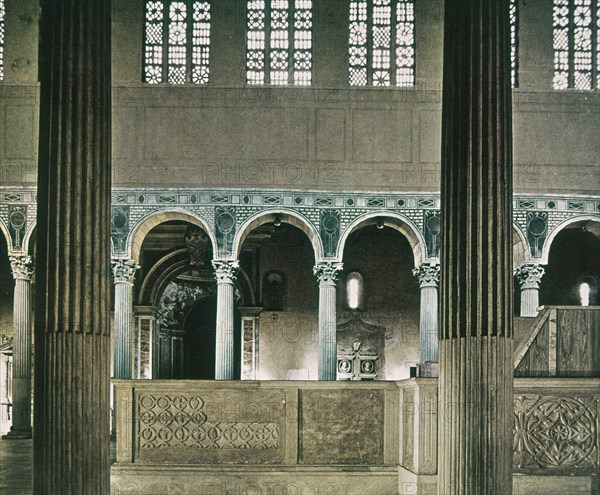 R-CAPILLA DE STA CATALINA
ROMA, BASILICA SANTA SABINA
ITALIA

This image is not downloadable.
