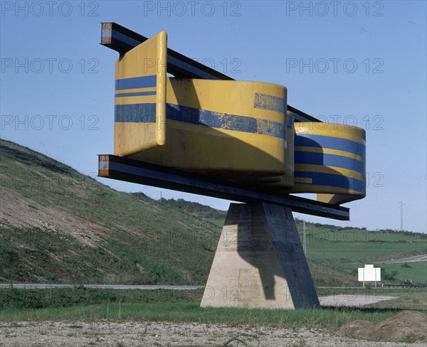 VAQUERO TURCIOS JOAQUIN
ESCULTURA (AUTOPISTA OVIEDO/GIJON)
PROVINCIA, EXTERIOR
ASTURIAS

This