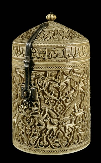BOTE DE MARFIL PROCEDENTE DE MEDINA AZAHARA - 964
MADRID, MUSEO ARQUEOLOGICO NACIONAL
MADRID