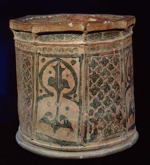 BROCAL DE POZO SEVILLANO-BARRO COCIDO Y CUERDA SECA-OCTOGONAL-S XI-AL-ANDALUS
MADRID, MUSEO