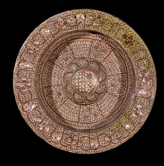 PLATO DE CERAMICA DE MANISES DEL SIGLO XV-XVI
MADRID, MUSEO ARQUEOLOGICO NACIONAL
MADRID

This