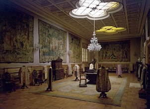 SALON DE TAPICES CON CASULLAS EXPUESTAS
CUDILLERO, PALACIO DEL PITO
ASTURIAS