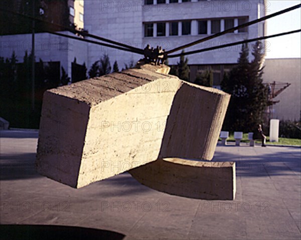 CHILLIDA EDUARDO 1924/2002
ESCULTURA-SIRENA VARADA (MUS PASEO CASTELLANA)
MADRID, MUSEO AL AIRE