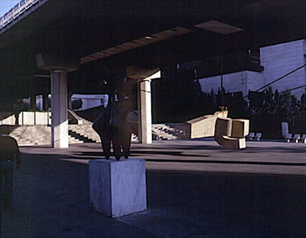 CHILLIDA EDUARDO 1924/2002
ESCULTURA-SIRENA VARADA (MUS PASEO CASTELLANA)
MADRID, MUSEO AL AIRE