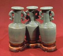 JARRONES DE GRES VIDRIADO-DINAST SONG 960/1279 -FORMA KINUTA EN BORDES
ESTOCOLMO, MUSEO REAL ARTE
