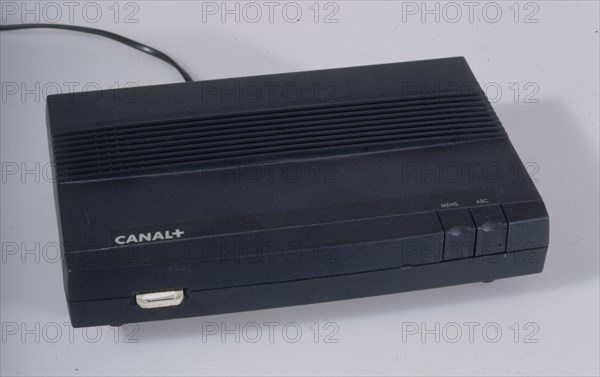 DESCODIFICADOR DE CANAL +  ADAPTADOR MULTIMEDIA INTERACTIVO (AMMI)

This image is not