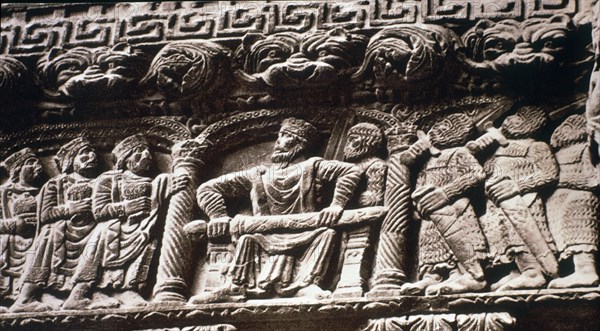 FACHADA-RELIEVE DE CARLOMAGNO Y LOS PADRES DE FRANCIA
ARLES, IGLESIA SAINT
