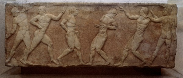 BAJORRELIEVE DE UNA ESTATUA 500 A JC
ATENAS, MUSEO NACIONAL ESCULTURA
GRECIA