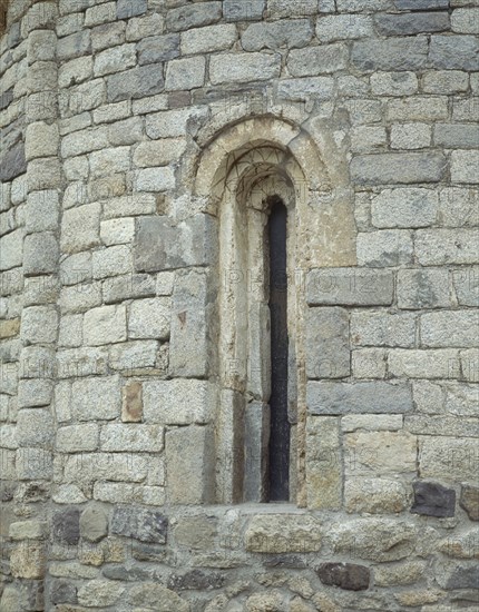 EXTERIOR--ABSIDE-DET VENTANA
TAHULL, IGLESIA DE SAN CLEMENTE
LERIDA

This image is not