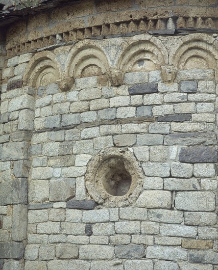 EXTERIOR--ABSIDE-DET VENTANA
TAHULL, IGLESIA DE SAN CLEMENTE
LERIDA

This image is not
