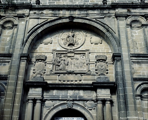 VANDELVIRA ANDRES 1509/75
EXTERIOR-PORTADA-DETALLE SUPERIOR DEL TIMPANO CON RELIEVE
BAEZA,