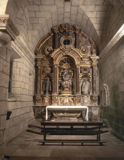 IGLESIA - ALTAR DE LA ASUNCION - TODO EN PIEDRA MENOS LAS IMÁGENES
OSERA,