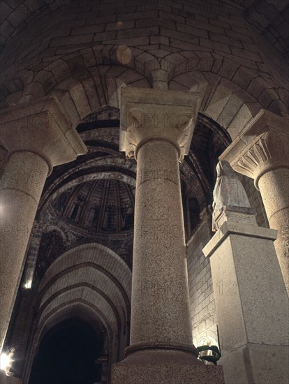 IGLESIA - GIROLA DE PLANTA CIRCULAR - S XIII
OSERA, MONASTERIO
ORENSE

This image is not