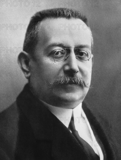 ENRIC PRAT DE LA RIBA -1870/1917- 1 PERSIDENTE CATALUÑA 1933

This image is not downloadable.