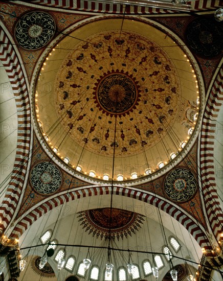 SINAN MIMAR 1489/1578
INTERIOR
ESTAMBUL, MEZQUITA SULEYMANIYE
TURQUIA

This image is not