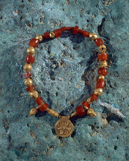 COLLAR FENICIO PROCEDENTE DE LA NECROPOLIS DE CADIZ- HACIA S V A.C.- ARTE FENICIO
CADIZ, MUSEO