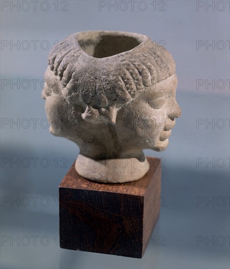 VASO DE DOS CABEZAS ARTE ROMANO
SEVILLA, MUSEO ARQUEOLOGICO
SEVILLA