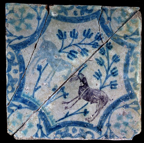 AZULEJOS TRIANGULARES PAREADOS CON INFLUENCIA GOTICA-PROCED PEINADOR DE LA REINA
GRANADA, MUSEO