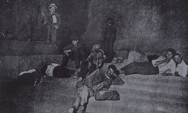 HªCATALUÑA-FOTOGRAFIA-OBREROS DESCANSANDO-1909
MADRID, BIBLIOTECA NACIONAL
MADRID

This image
