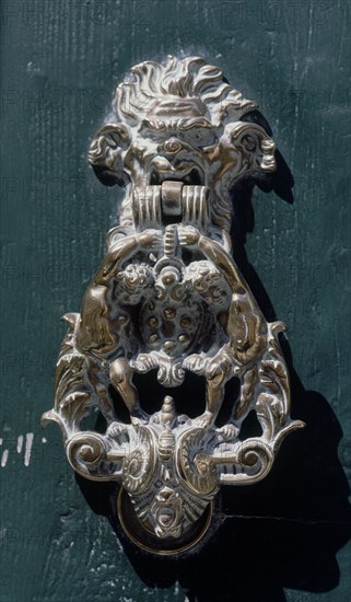 LLAMADOR DE UNA PUERTA
VALLETTA LA, EXTERIOR
MALTA

This image is not downloadable. Contact us