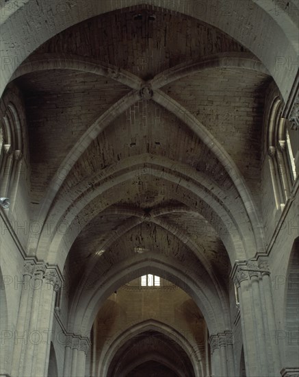 INTERIOR DE LAS NAVES CUBIERTAS POR BOVEDA DE CRUCERIA-S XIII-ARQUITECTURA PROTOGOTICA
LERIDA,