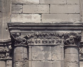 CLAUSTRO S XIV-DETALLE DE FRISO CON DECORACION VEGETAL-ARQUITECTURA GOTICA CATALANA
LERIDA,