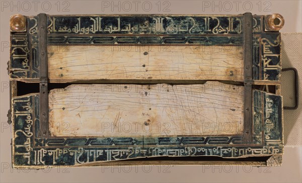 TAPA DEL COFRE DE MADERA PROCEDENTE DEL PALACIO DE MEDINA AZAHARA - 980
GRANADA, MUSEO