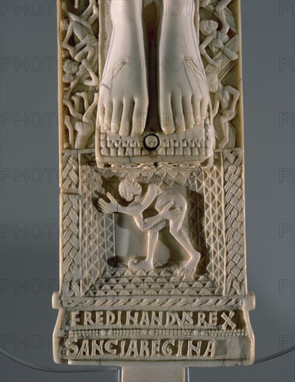 CRUCIFIJO DE DON FERNANDO Y DOÑA SANCHA - DETALLE INSCRIPCION Y PIES - S XI
MADRID, MUSEO