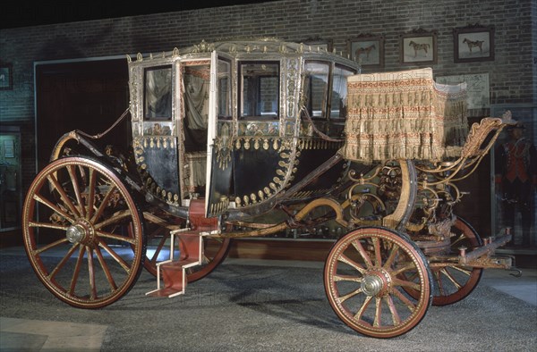 BERLINA DE GALA LLAMADA DE LA CORONA DUCAL
MADRID, MUSEO CARRUAJES
MADRID