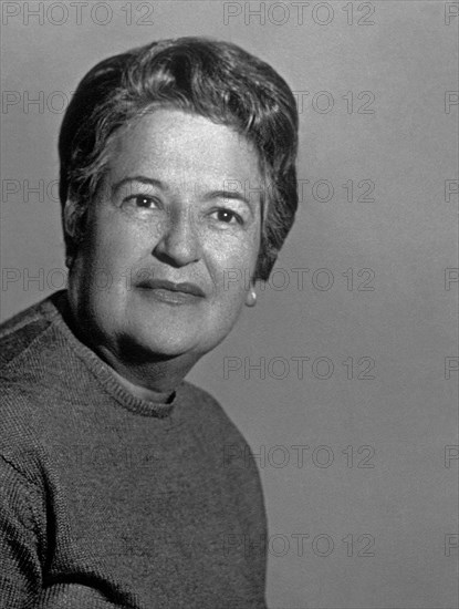 FOTOGRAFIA-CARMEN CONDE-ESCRITORA ESPAÑOLA-NACE EN CARTAGENA EN 1907

This image is not