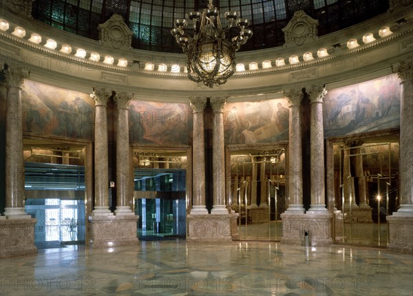 PATIO CIRCULAR ENTRADA DEL VESTIBULO
MADRID, BANCO BILBAO VIZCAYA-ALCALA
MADRID

This image is