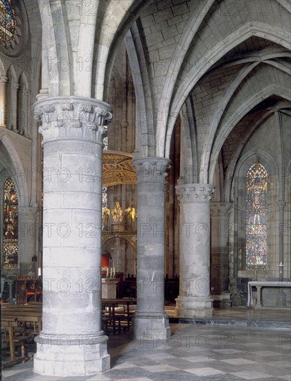 INTERIOR DE LA NAVE LATERAL
RONCESVALLES, COLEGIATA
NAVARRA

This image is not downloadable.