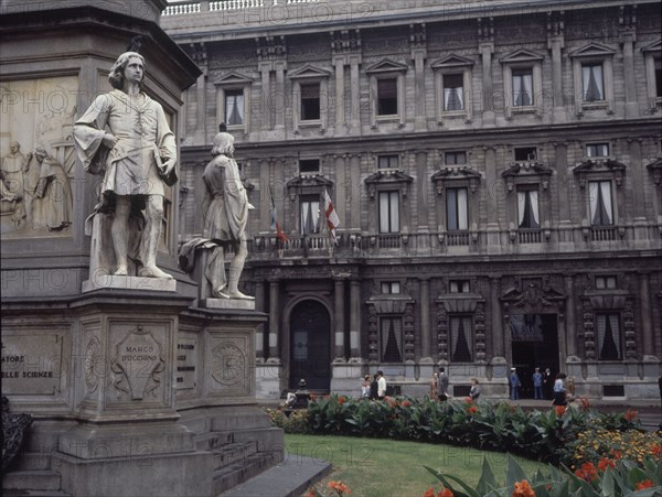 DETALLE DEL MONUMENTO A LEONARDO (2 EDADES DE LEONARDO)
MILAN, EXTERIOR
ITALIA