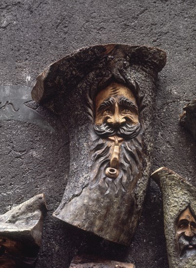 TALLA DE MADERA CON CARA DE HOMBRE
INNSBRUCK, EXTERIOR
AUSTRIA

This image is not downloadable.
