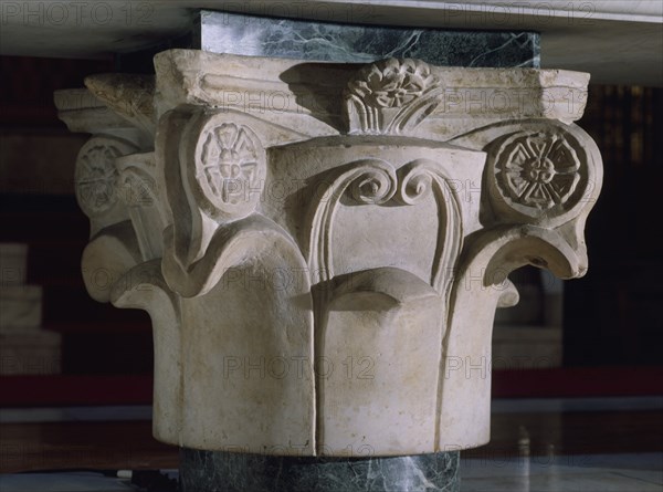 BASE DEL ALTAR MAYOR  FORMA DE CAPITAL
BARCELONA, CATEDRAL
BARCELONA

This image is not