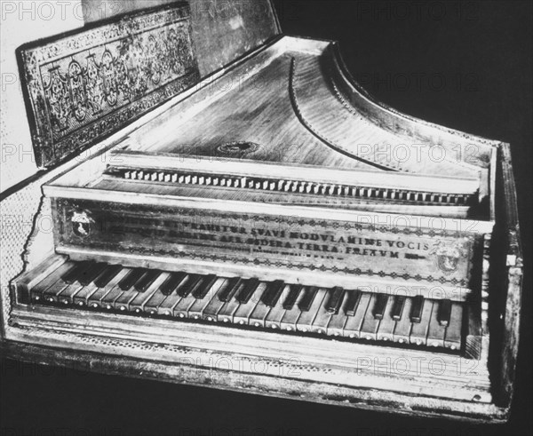 PIANO

This image is not downloadable. Contact us for the high res.