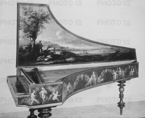 PIANO DECORADO CON ESCENAS DE PASTORES

This image is not downloadable. Contact us for the high