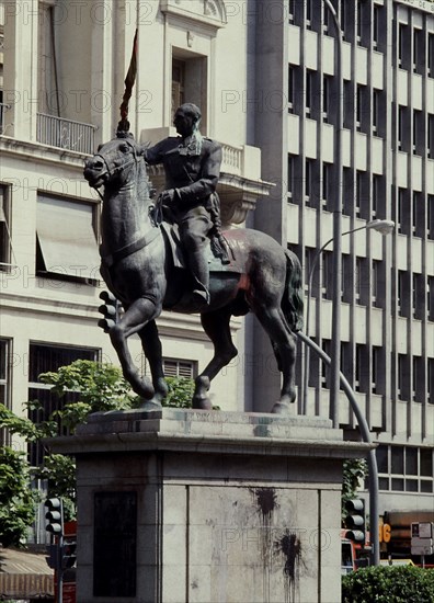 MONUMENTO A FRANCO ANTES DE QUITARLO
VALENCIA, EXTERIOR
VALENCIA

This image is not