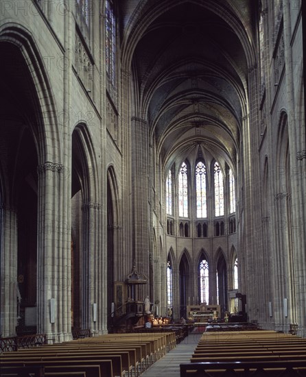 INTERIOR HACIA LA CABECERA
LIMOGES, CATEDRAL
FRANCIA

This image is not downloadable. Contact