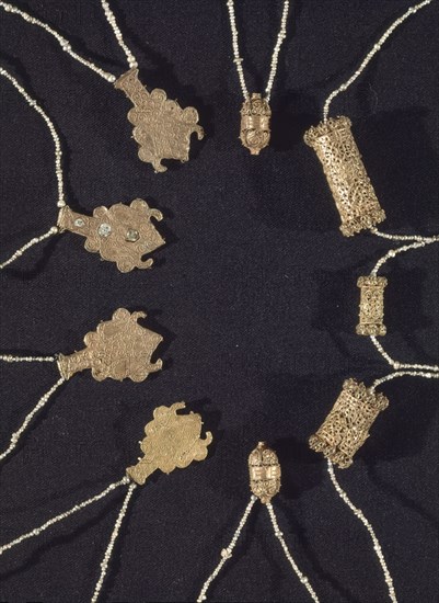 COLLARES DE ORO HISPANOMUSULMANES -TESORO DE BENTARIQUE -ALMERIA-
MADRID, MUSEO ARQUEOLOGICO