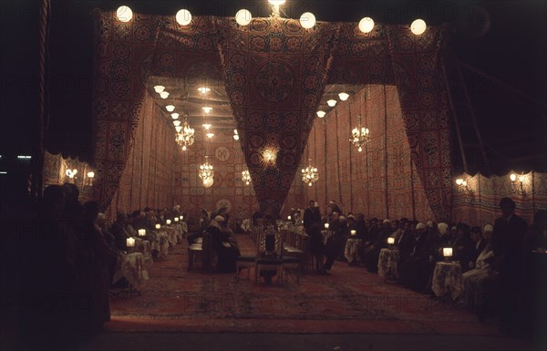 FUNERAL
CAIRO, INTERIOR
EGIPTO

This image is not downloadable. Contact us for the high res.