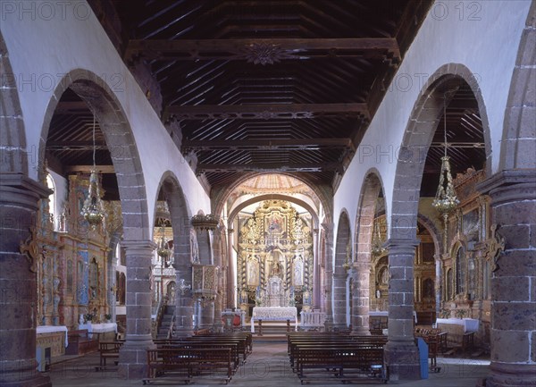 RODRIGUEZ RIVERO DOM
NAVE CENTRAL DESDE LOS PIES
TACORONTE, IGLESIA DE SANTA